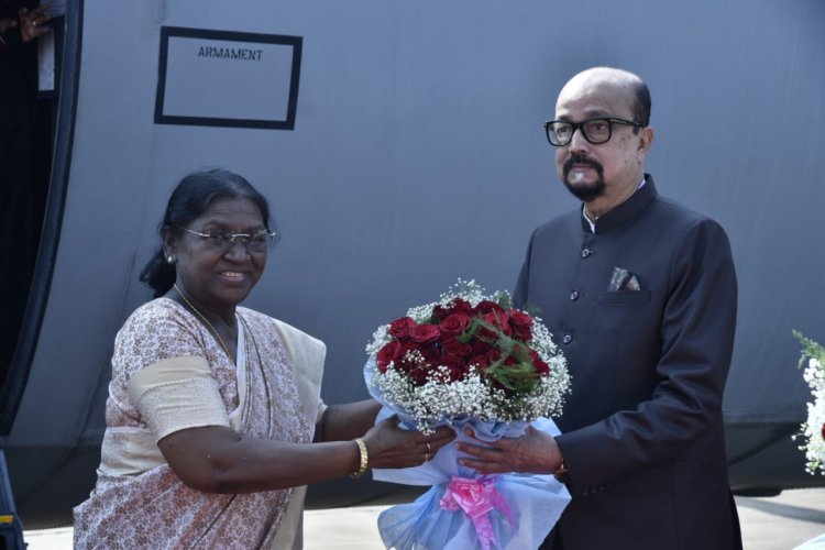 राष्ट्रपति द्रौपदी मुर्मू का जगदलपुर के मां दंतेश्वरी एयरपोर्ट में आत्मीय स्वागत