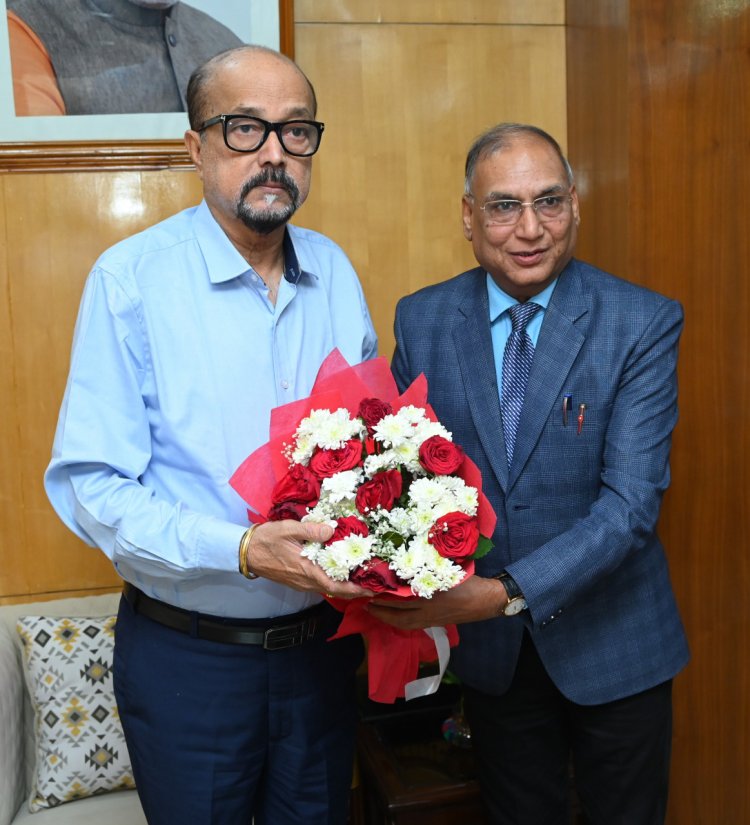 राज्यपाल  रमेन डेका से राज्य उपभोक्ता विवाद प्रतितोष आयोग के अध्यक्ष चौरड़िया ने की सौजन्य भेंट  