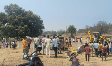 'अनमोल' बस मौत की तरह दौड़ी: ब्रेक फेल हो गए और तेज रफ्तार बस एक निर्माणाधीन मकान से टकरा गई, जिसमें एक मासूम बच्चे समेत पांच लोगों की मौत हो गई; जशपुर में मातम छाया हुआ है।