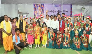 अदाणी फाउंडेशन के आयोजन में ग्रामीण महिलाओं ने दिखाई प्रतिभा, खेल प्रतियोगिताओं और सुआ नृत्य में लिया हिस्सा