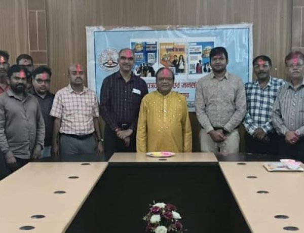 कुशाभाऊ ठाकरे पत्रकारिता विश्वविद्यालय में होली मिलन