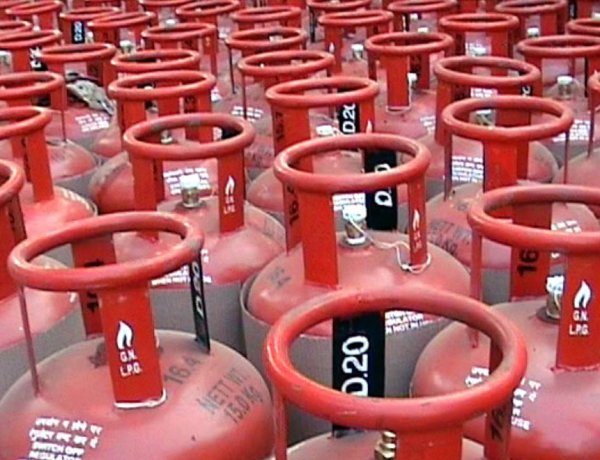 छत्तीसगढ़ में LPG गैस को लेकर बड़ी खबर, शैक्षणिक संस्थानों और अस्पतालों में 100 प्रतिशत होगी सप्लाई