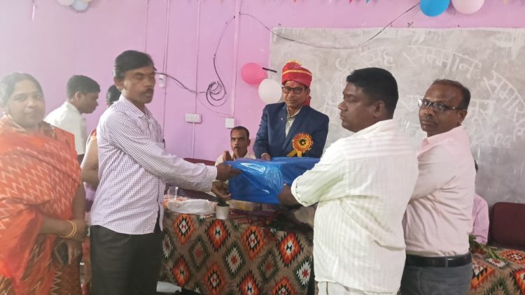 कर्तव्य पथ से सम्मानजनक विदाई: 40 वर्षों की बेमिसाल सेवा के बाद सेवानिवृत्त हुए प्रधान पाठक श्री तेलेस्फोर कुजूर