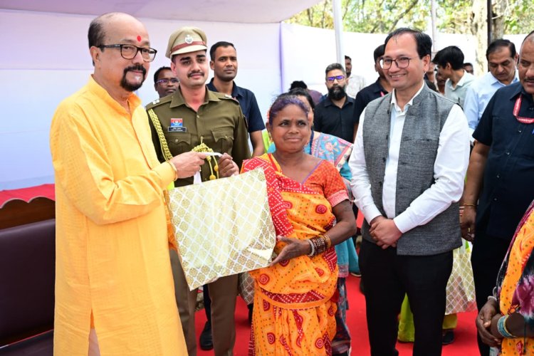 राज्यपाल रमेन डेका ने बैगा-बिरहोर आदिवासियों की संस्कृति को सहेजने की दी सीख