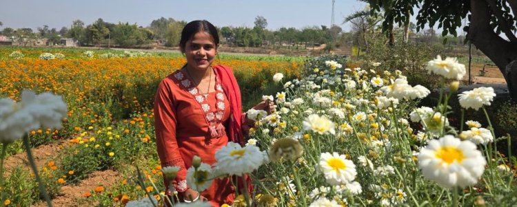 बिहान योजना से खिला रत्ना का भविष्य- फूलों की खेती से बनीं सफल उद्यमी