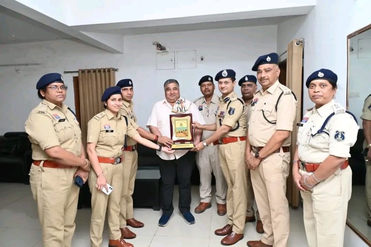 कैबिनेट मंत्री राजेश अग्रवाल ने चंदखुरी स्थित राज्य पुलिस अकादमी में प्रशिक्षण प्राप्त कर रहे युवा पुलिस अधिकारियों से की मुलाकात  