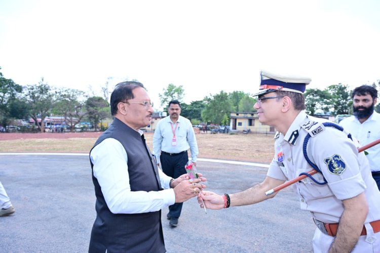 मुख्यमंत्री श्री विष्णु देव साय का जशपुर पुलिस लाइन हेलिपैड में हुआ आत्मीय स्वागत 
