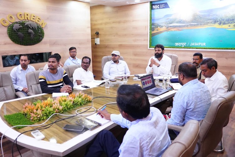 पश्चिम एशिया की परिस्थितियों पर मुख्यमंत्री ने वीडियो कॉन्फ्रेंसिंग के माध्यम से कमिश्नर, आईजी और कलेक्टरों को दिए निर्देश