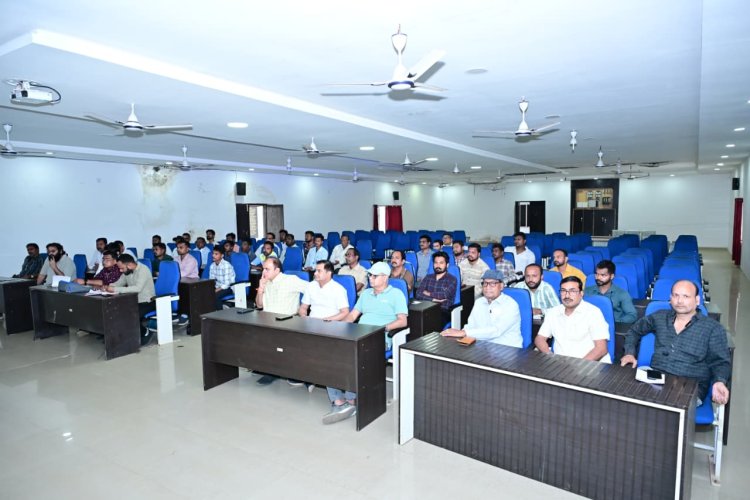 अपर कलेक्टर ने गैस एजेंसी और पेट्रोल पंप संचालकों ली बैठक,गैस एजेंसी संचालकों को गौदाम के बाहर और दुकान में सीसीटीवी कैमरे लगाने के दिए निर्देश,हेल्प लाइन नंबर दुकान को दुकान के बाहर अनिवार्य रूप से प्रदर्शित करे