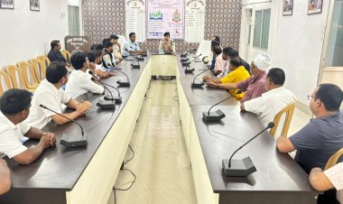 रक्षित केंद्र बैकुंठपुर में संपन्न हुई सराफा व्यापारियों और पुलिस की बैठक, ज्वेलरी व्यापारियों की सुरक्षा व्यवस्था को सुदृढ़ बनाने पर हुई चर्चा,,,