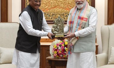 प्रभु श्रीराम के आदर्शों से प्रेरित छत्तीसगढ़ : मुख्यमंत्री साय ने प्रधानमंत्री नरेंद्र मोदी को बेल मेटल निर्मित ‘माता कौशल्या के राम’ कलाकृति की भेंट