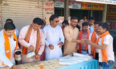 अंबेडकर जयंती पर भाजपा ओबीसी मोर्चा ने जिला अध्यक्ष अभय जायसवाल के नेतृत्व में बड़ा बाजार में जिला अस्पताल के सामने किया शरबत वितरण, “सेवा ही संगठन” का दिया संदेश,