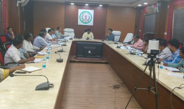 सूरजपुर : कलेक्टर एस. जयवर्धन ने ली खाद्य विभाग की समीक्षा बैठक, विभागीय योजनाओं की प्रगति का लिया जायजा