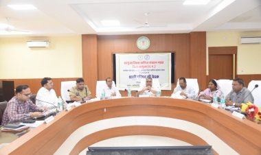 कैबिनेट मंत्री राजेश अग्रवाल की मौजूदगी में डीएमएफ शासी परिषद की बैठक