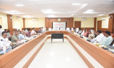 रायपुर : कैबिनेट मंत्री  राजेश अग्रवाल की मौजूदगी में डीएमएफ शासी परिषद की बैठक