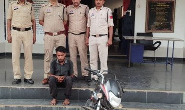 चोरी के मोटर सायकल सहित 1 व्यक्ति को पुलिस ने किया गिरफ्तार।,