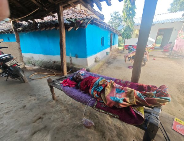 रायपुर : कैंसर पीड़ित महिला को जिला अस्पताल में कराया गया भर्ती, कलेक्टर ने बेहतर उपचार के दिए निर्देश,  