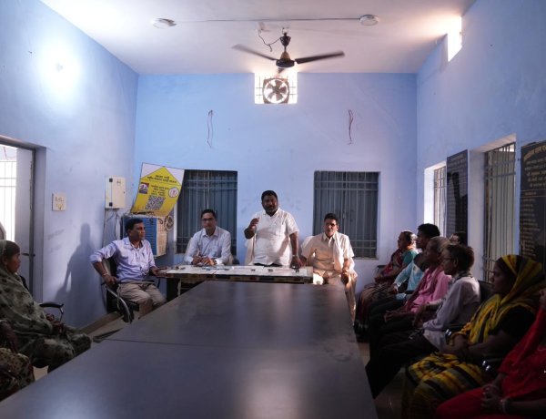 विशेष ग्राम सभा में ग्रामवासियों को जनगणना के सम्बन्ध किया जा रहा है जागरुक,  जनगणना 2027- प्रथम चरण में मकानों की गणना...