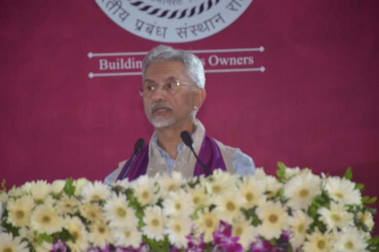 "IIM रायपुर दीक्षांत समारोह में बोले जयशंकर: वैश्विक सोच अपनाएँ, आत्मनिर्भर भारत में योगदान दें"