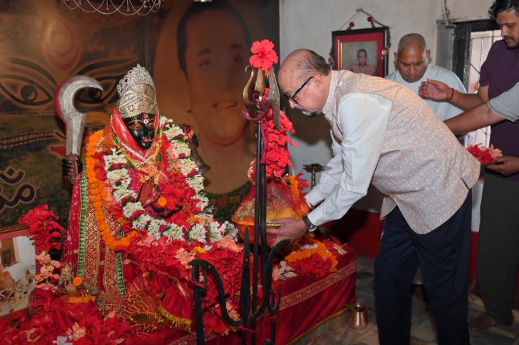 राज्यपाल रमेन डेका सोगड़ा आश्रम पहुंचे मां काली की पूजा अर्चना कर प्रदेशवासियों की सुख समृद्धि और खुशहाली की कामना की