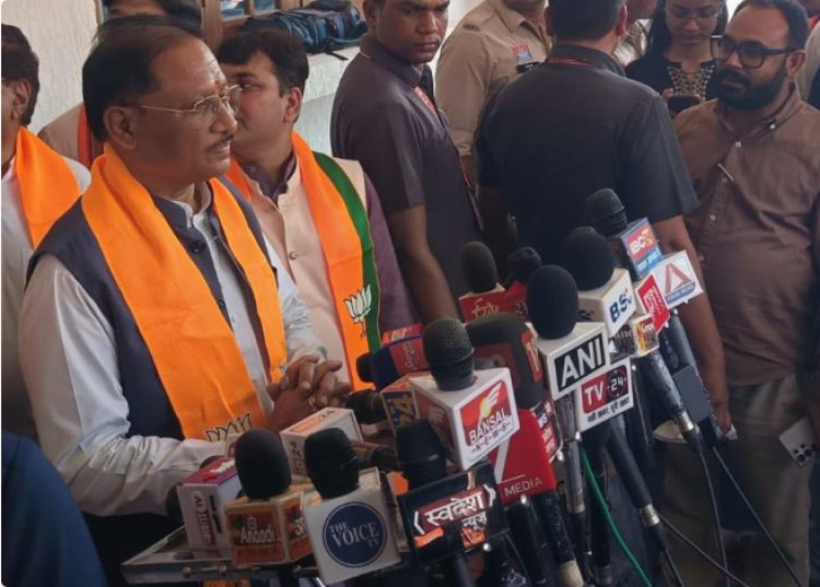 मुख्यमंत्री विष्णुदेव साय ने भाजपा स्थापना दिवस पर किया ध्वजारोहण, कार्यकर्ताओं को दी शुभकामनाएं, अटल बिहारी वाजपेयी के सपनों को पूरा करने का लिया संकल्प