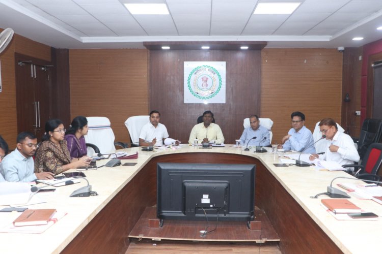 कलेक्टर ने ली समय-सीमा बैठक : शिक्षा, स्वास्थ्य, कृषि और पोषण योजनाओं की समीक्षा