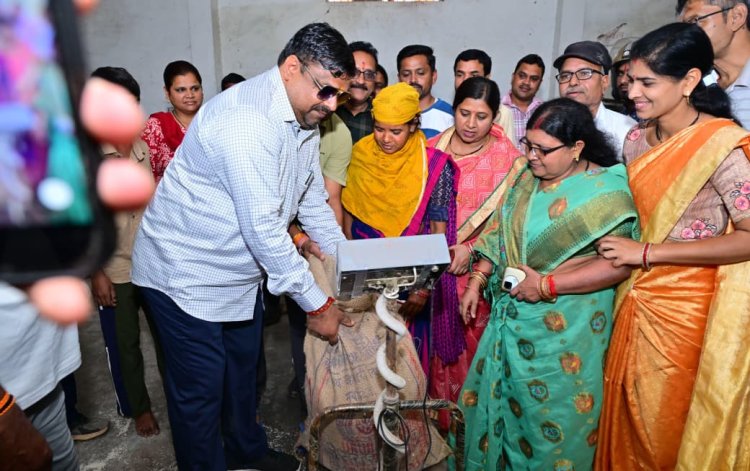 मंत्री गजेन्द्र यादव ने उचित मूल्य दुकान का किया औचक निरीक्षण  