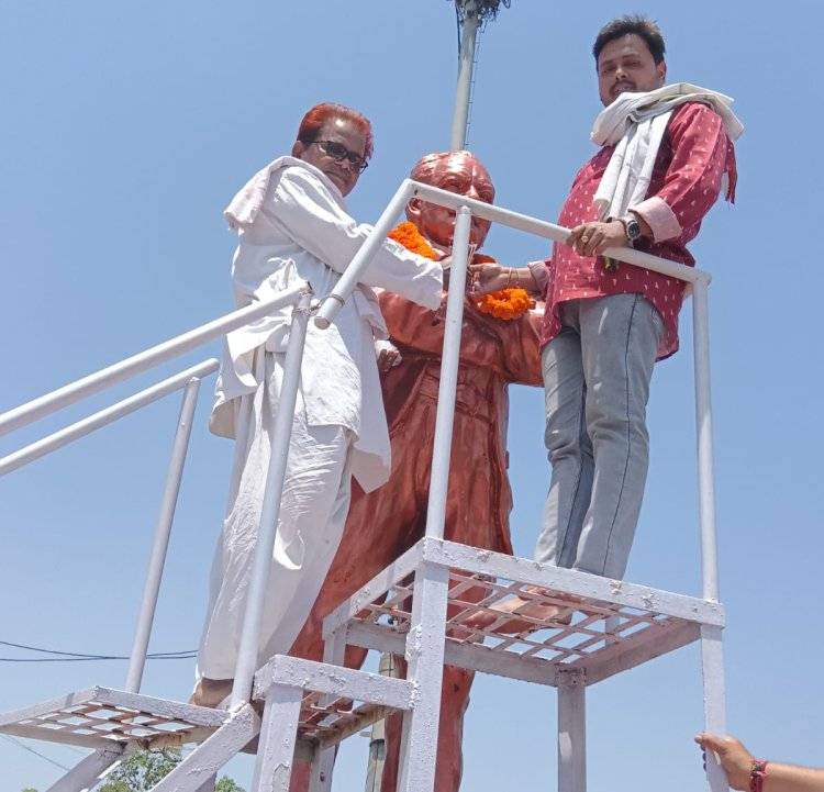 दादू लाहिड़ी की जयंती पर डोमनहिल चिरमिरी मे स्थापित प्रतिमा पर युवा नेता सोमनाथ दत्ता ने किया माल्यार्पण,