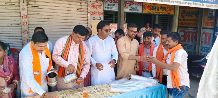 अंबेडकर जयंती पर भाजपा ओबीसी मोर्चा ने जिला अध्यक्ष अभय जायसवाल के नेतृत्व में बड़ा बाजार में जिला अस्पताल के सामने किया शरबत वितरण, “सेवा ही संगठन” का दिया संदेश,