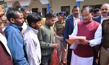 रायपुर : भीषण गर्मी में राहत: सुखबासुपारा में नलकूप खनन से दूर हुई पेयजल समस्या, ग्रामीणों ने मुख्यमंत्री का जताया आभार,