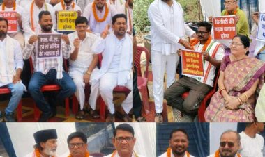 चिरमिरी की विभिन्न समस्याओं को लेकर ब्लॉक कांग्रेस ने हल्दीबाड़ी के कालीबाड़ी चौक में पूरे दिन धरना प्रदर्शन के बाद शाम को किया चक्काजाम,