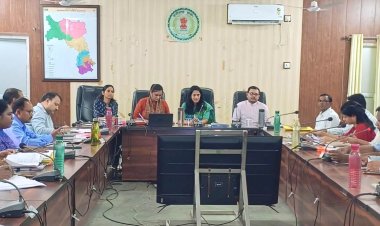 एमसीबी कलेक्टर संतन देवी जांगड़े का 'सुशासन' संकल्प: पदभार संभालते ही कड़े तेवर, पेंडिंग फाइलें देख अधिकारियों को दी चेतावनी,