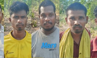 जंगल में जुआ खेल रहे 5 जुआड़ियों को चौकी कुदरगढ़ पुलिस ने किया गिरफ्तार।,