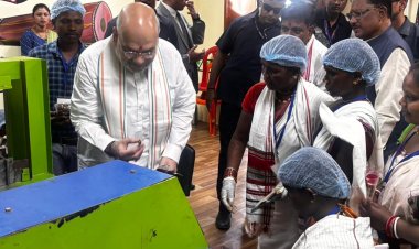 केंद्रीय गृहमंत्री श्री अमित शाह ने चखा बस्तर की इमली का स्वाद बोले यहां की इमली का स्वाद खट्टा नहीं बल्कि मीठा,