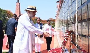 रायपुर : केंद्रीय गृहमंत्री श्री अमित शाह ने अमर वाटिका में शहीदों को दी श्रद्धांजलि, परिजनों से की आत्मीय मुलाकात,,,  