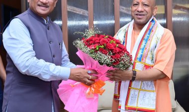 मुख्यमंत्री ने उत्तर प्रदेश के मुख्यमंत्री श्री योगी आदित्यनाथ का किया आत्मीय स्वागत,,,