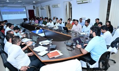 कलेक्टर ने अधिकारियों और कर्मचारियों को e office sparrow eHRMS के माध्यम से ही कार्य करने के निर्देश ,,,