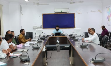बरसात से पूर्व अधोसंरचना कार्यों में तेजी लाकर समय-सीमा में पूर्ण करें कार्य : कलेक्टर श्री रोहित व्यास,,,