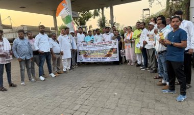 बढ़ती महंगाई एवं पेट्रोल डीजल के बढ़ते दाम के विरोध में ब्लाक कांग्रेस कमेटी हल्दीबाड़ी में केंद्र सरकार के विरुद्ध जुलूस निकालकर किया विरोध प्रदर्शन,,,