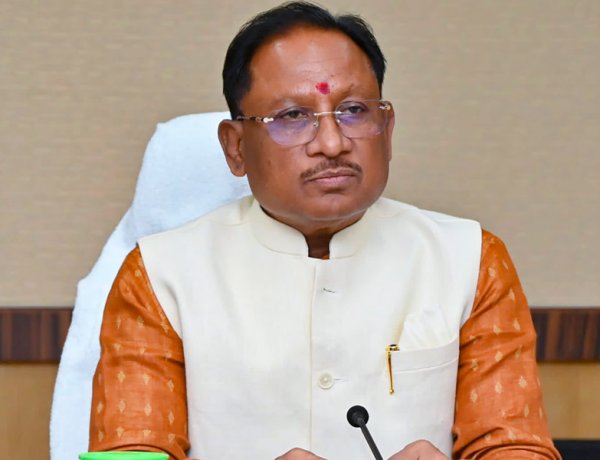 आम जनता से शालीनता से पेश आएं अधिकारी - मुख्यमंत्री,  लोगों की सुनें, लोगों को सुनाएं नहीं - मुख्यमंत्री का अधिकारियों को दो टूक निर्देश,,,