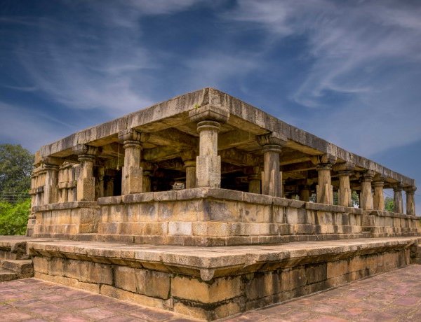 रायपुर : पत्थरों में उकेरी इतिहास की जीवंत गाथा : बारसूर का बत्तीसा मंदिर अद्भुत शिल्पकला का प्रतीक