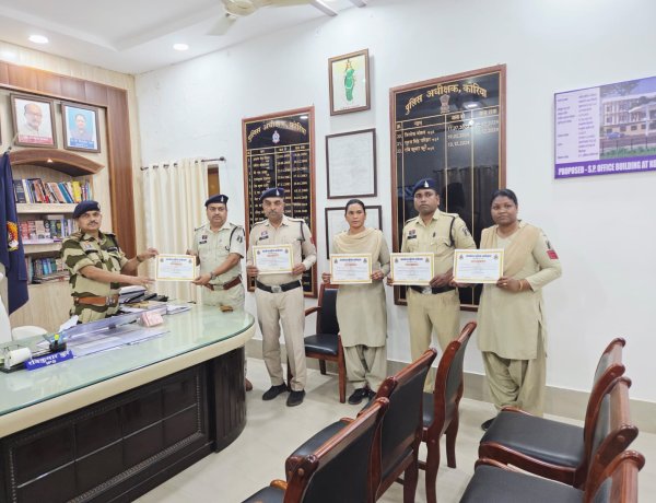 ऑपरेशन तलाश / मुस्कान अभियान में उत्कृष्ट कार्य करने वाले पुलिसकर्मियों को कोरिया पुलिस ने दिया प्रशस्ति पत्र,