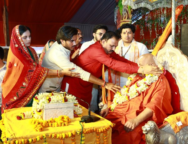 श्रीरामकथा के छठवें दिन जगद्गुरु रामभद्राचार्य ने सुनाया सुंदरकांड और राम-भरत मिलाप का भावपूर्ण प्रसंग,