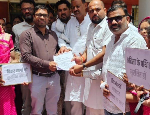 रीवा में जैन साध्वी की संदिग्ध सड़क दुर्घटना में हुई मृत्यु के विरोध में चिरमिरी में जैन समाज ने मौन जुलूस निकालकर एसडीएम को सौंपा ज्ञापन,,,