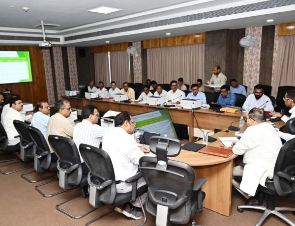 नगरीय निकाय से समन्वय कर शहर के बीच बनने वाली सड़कों में निर्माण के दौरान ही करें नाली, अंडरग्राउंड केबल, पाइपलाइन के लिए प्रावधान’,