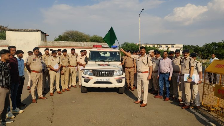 डॉयल 112 सेवा का ट्रायल सूरजपुर जिले में हुआ प्रारंभ, डीआईजी/एसएसपी सूरजपुर ने हरी झण्डी दिखाकर डॉयल 112 वाहन को किया रवाना।,