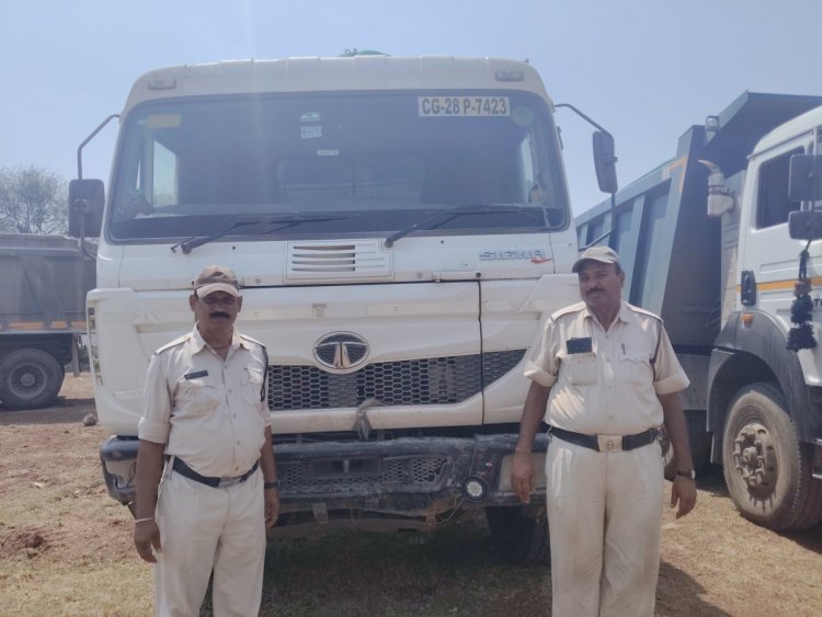 रायपुर : रेत और चूनापत्थर से भरे 3 हाईवा जब्त