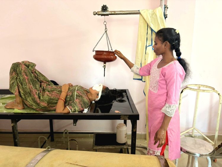 रायपुर : पंचकर्म चिकित्सा की मदद से 5 साल पुराने माइग्रेन से मुक्त हुईं सीमा,सुकमा जिले में सेहत के साथ युवाओं को मिल रही मुख्यधारा की रोशनी,,,