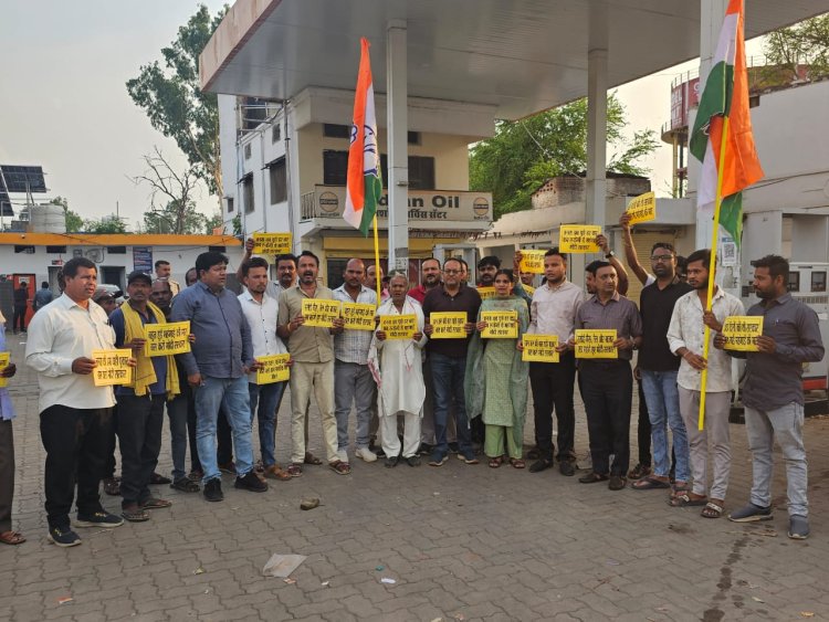 कांग्रेस का जोरदार विरोध प्रदर्शन देश में लगातार बढ़ती महंगाई,आर्थिक मंदी और पेट्रोल-डीजल के दामों में बेतहाशा बढ़ोतरी के खिलाफ..