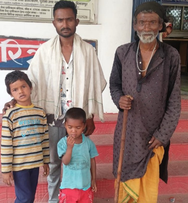 चिरमिरी पुलिस की सराहनीय पहल : रेलवे स्टेशन पर भटक रहे दो मासूम बच्चों को सुरक्षित मिलाया परिजनों से,,,